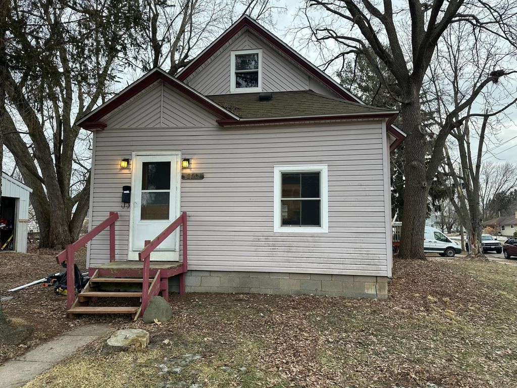 Photo of 250 W 4th Street, New Richmond, WI 54017 (MLS # 7029134)