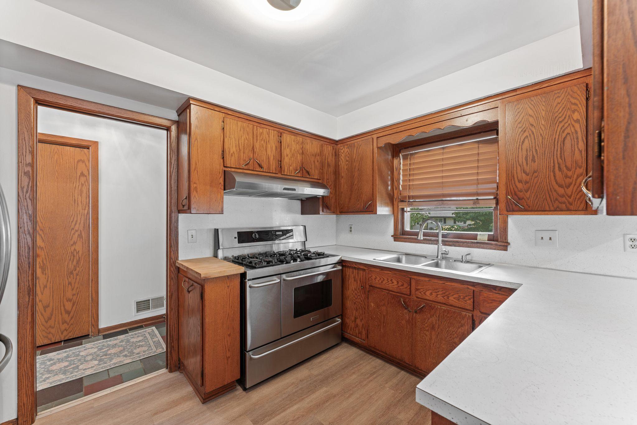 4633 4th Street NE