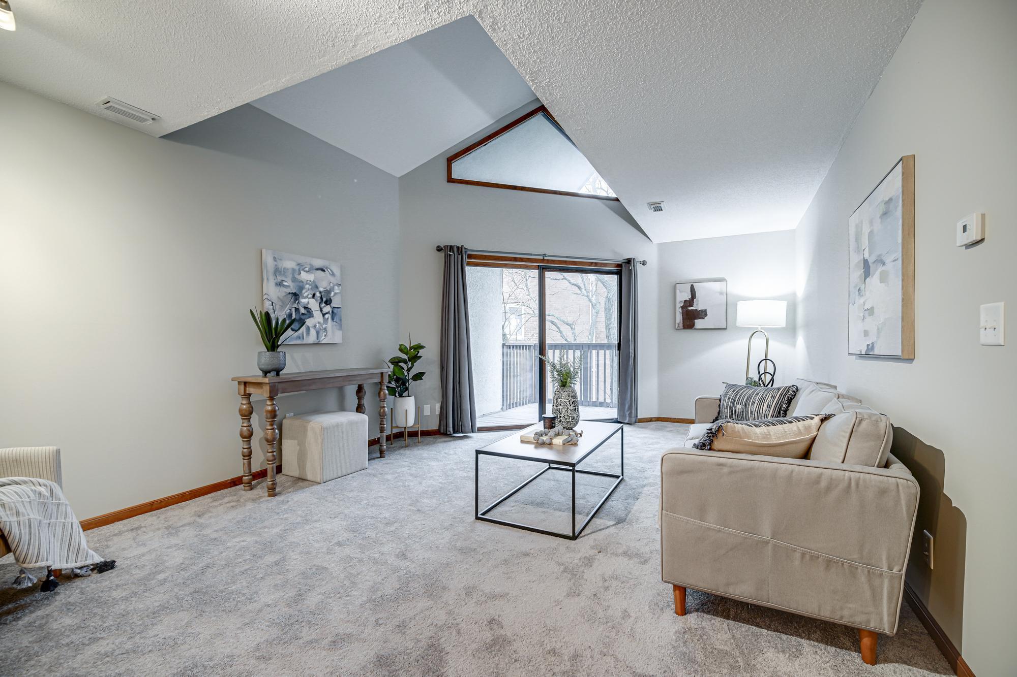 232 W Franklin Avenue 303