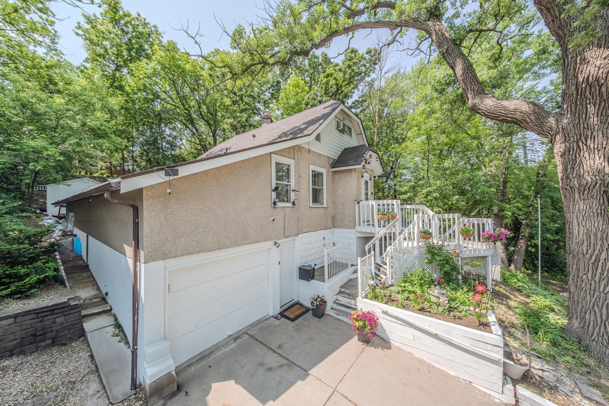 2394 Valentine Avenue