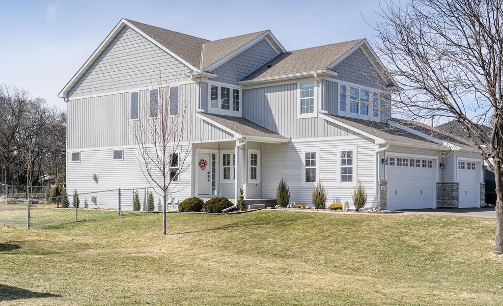 Photo of 3677 Edgerton Street, Vadnais Heights, MN 55127 (MLS # 7043257)