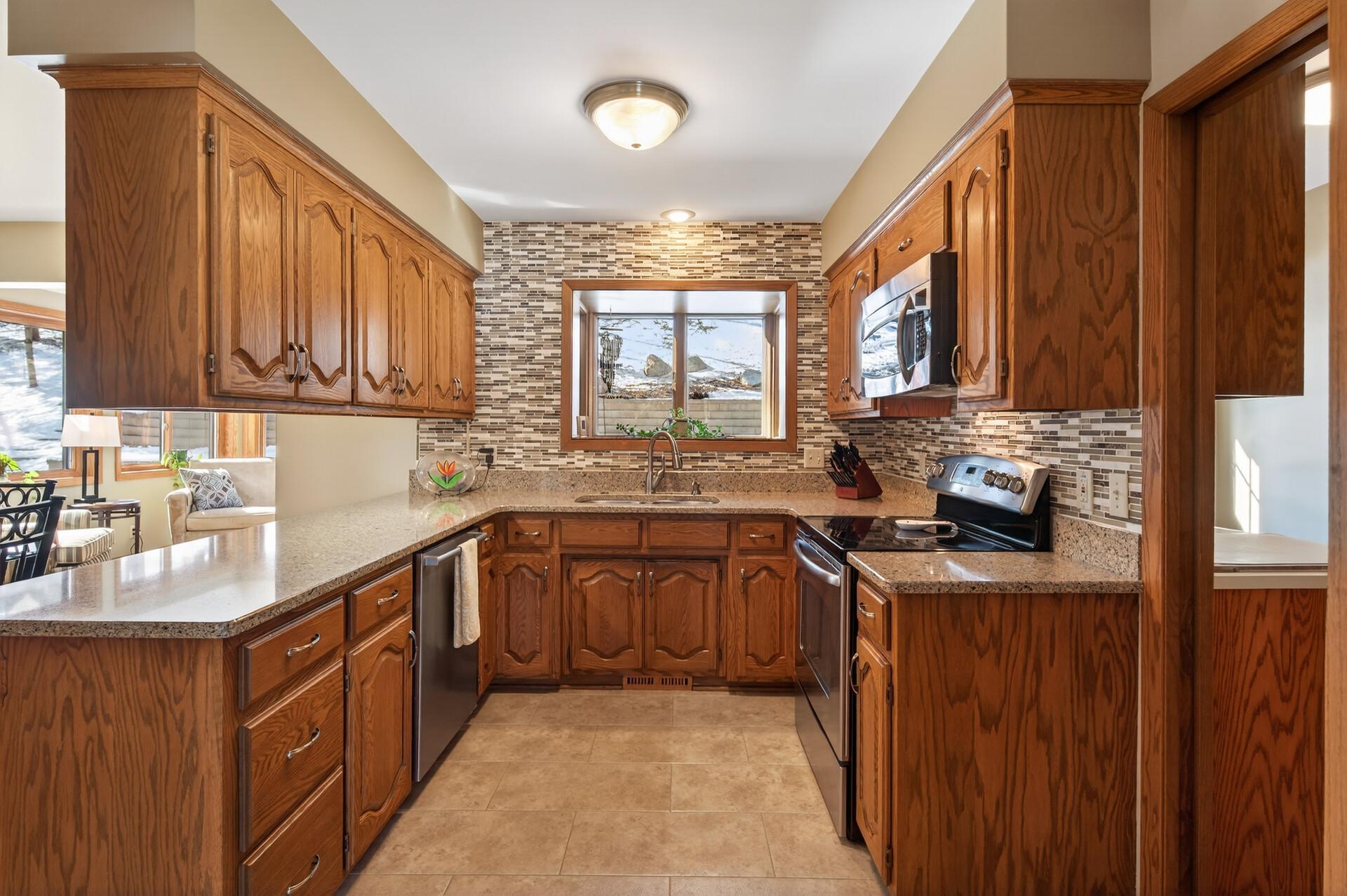 3435 Rosewood Lane N