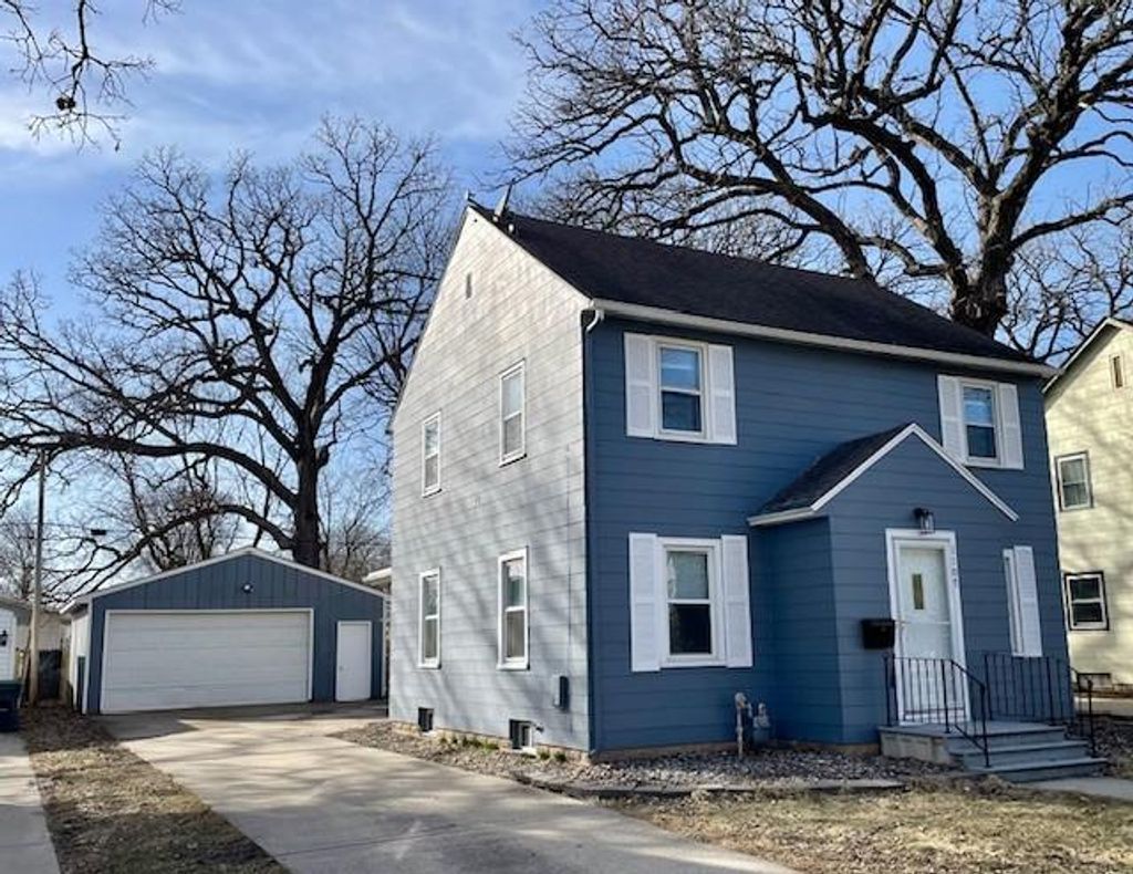 Photo of 1107 10th Street NW, Austin, MN 55912 (MLS # 7032663)