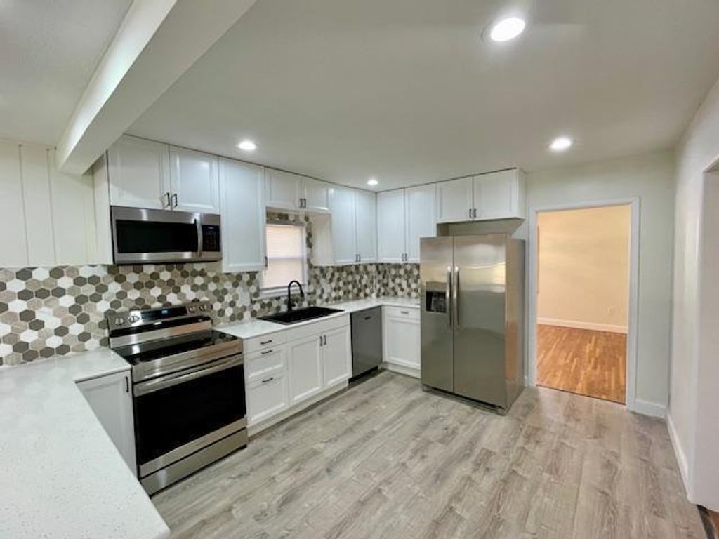 Photo of 1107 10th Street NW, Austin, MN 55912 (MLS # 7032663)