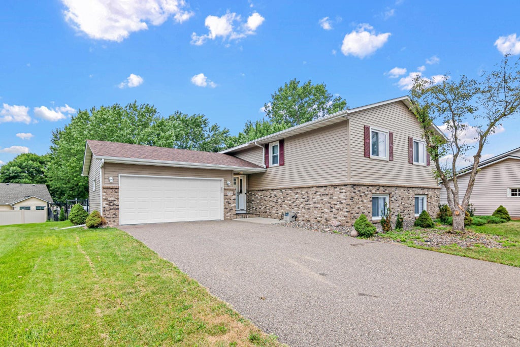 Photo of 3749 Goodwin Court N, Oakdale, MN 55128 (MLS # 7124208)