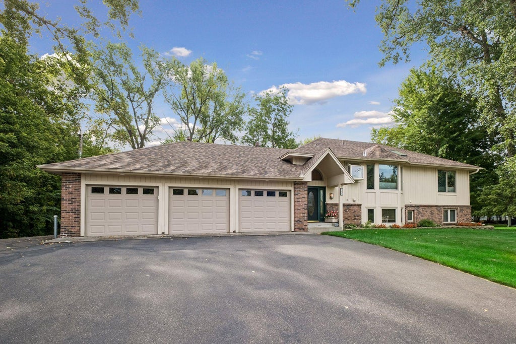 Photo of 7 Kaiser Avenue, Medicine Lake, MN 55441 (MLS # 7145468)
