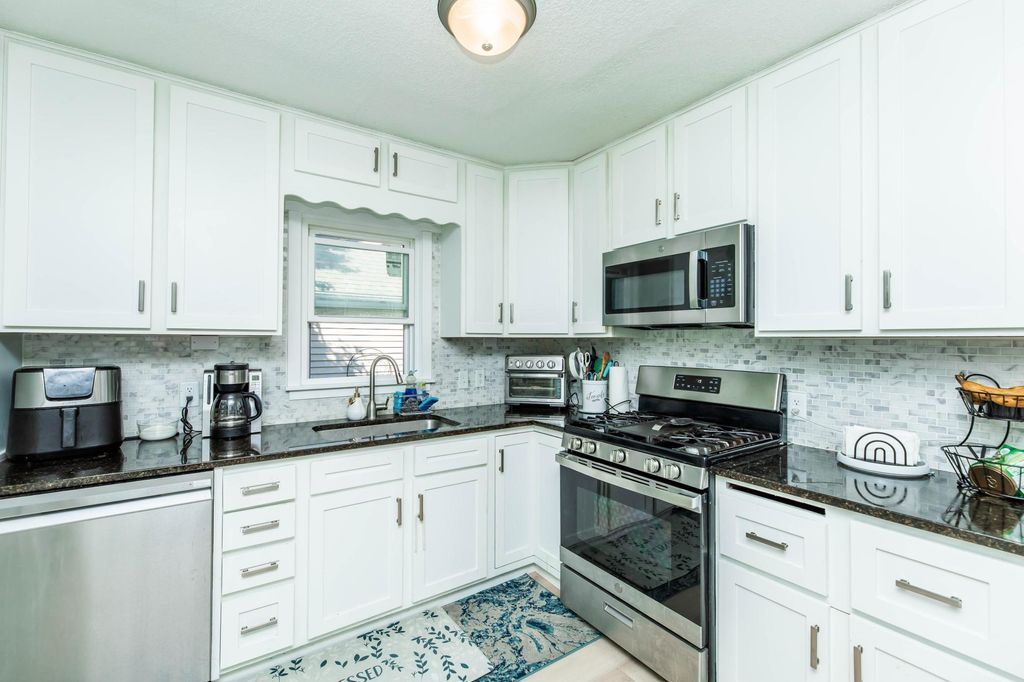 Photo of 621 17th Avenue N, South Saint Paul, MN 55075 (MLS # 6801320)