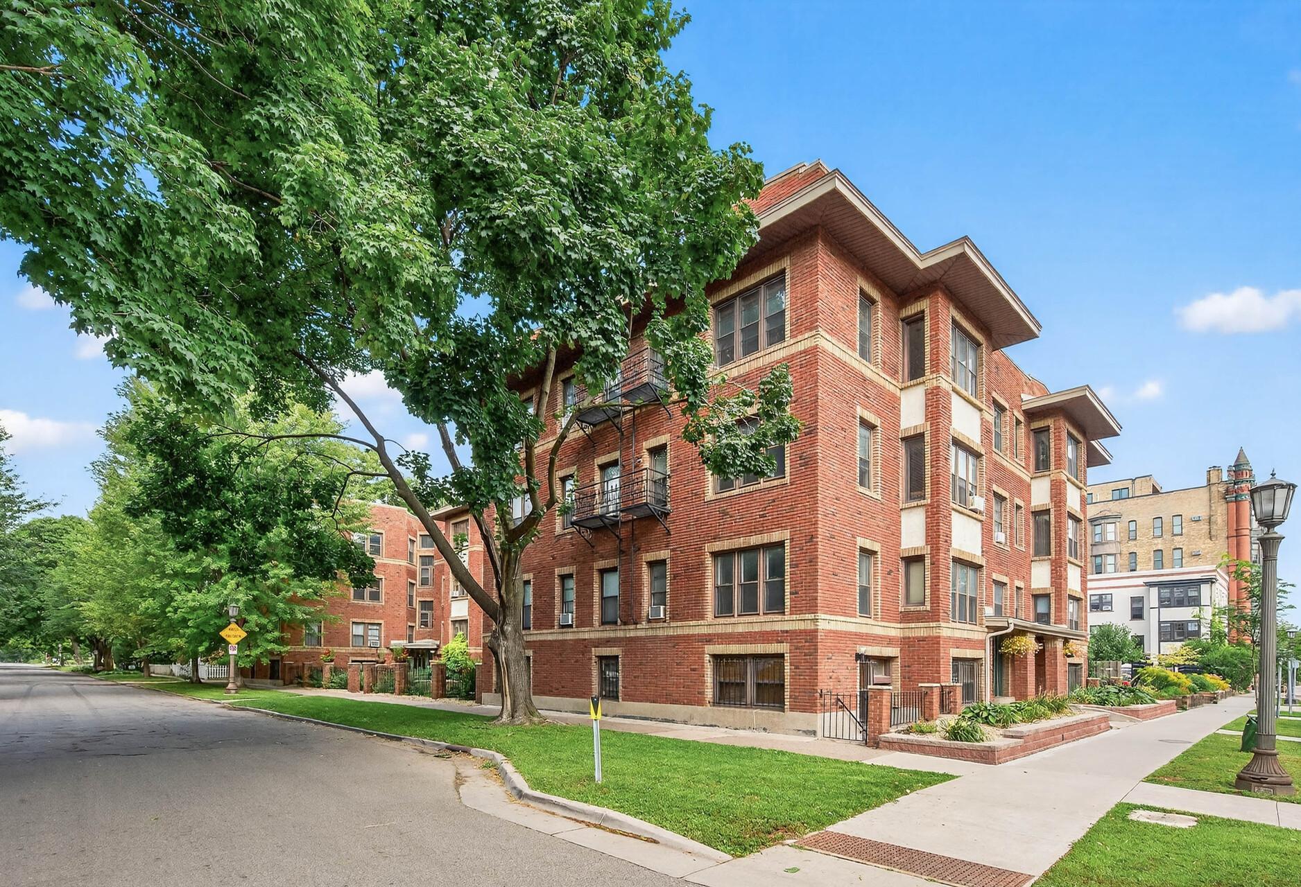 391 Laurel Avenue 304