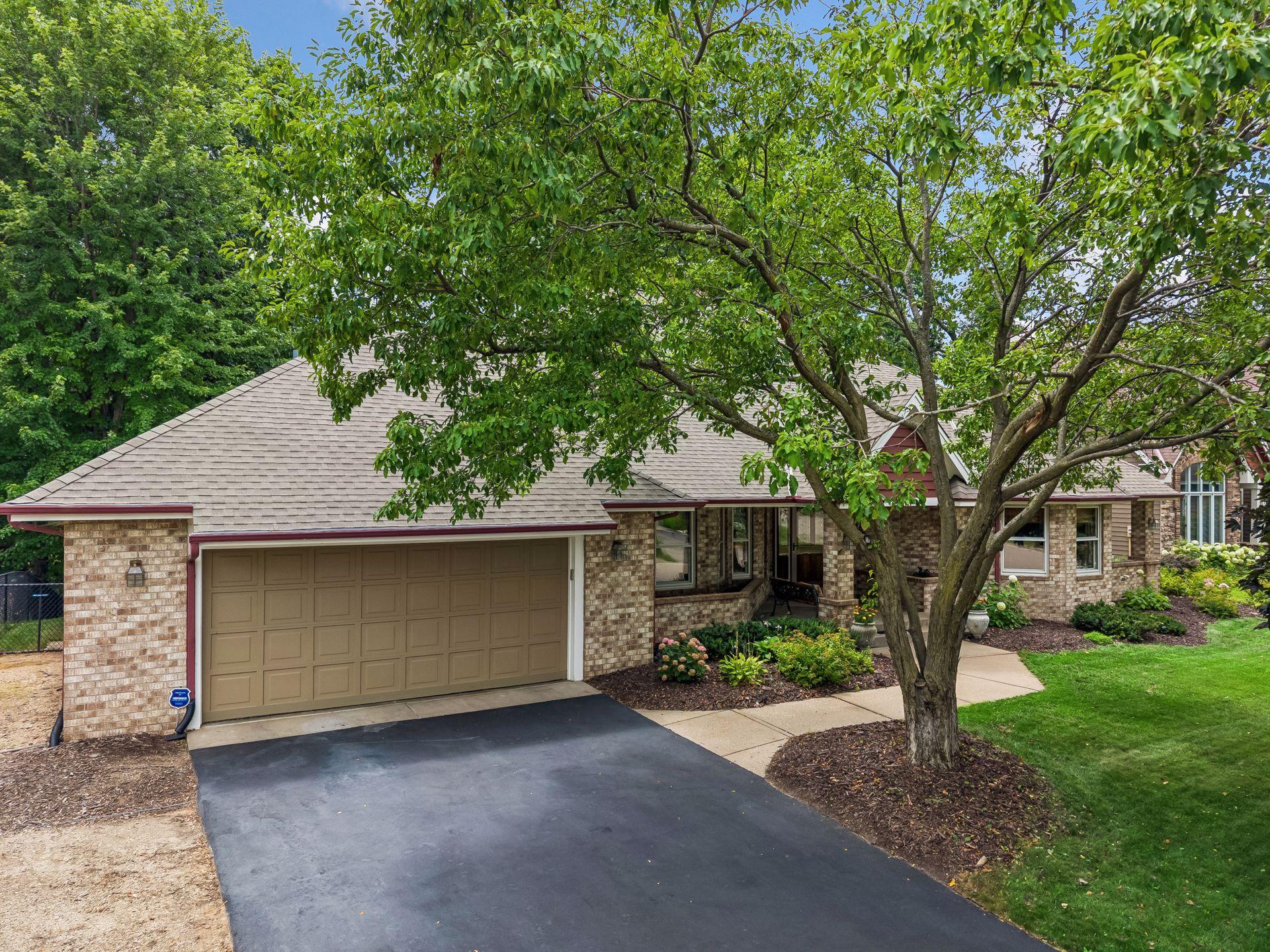 2488 Hillwood Drive E