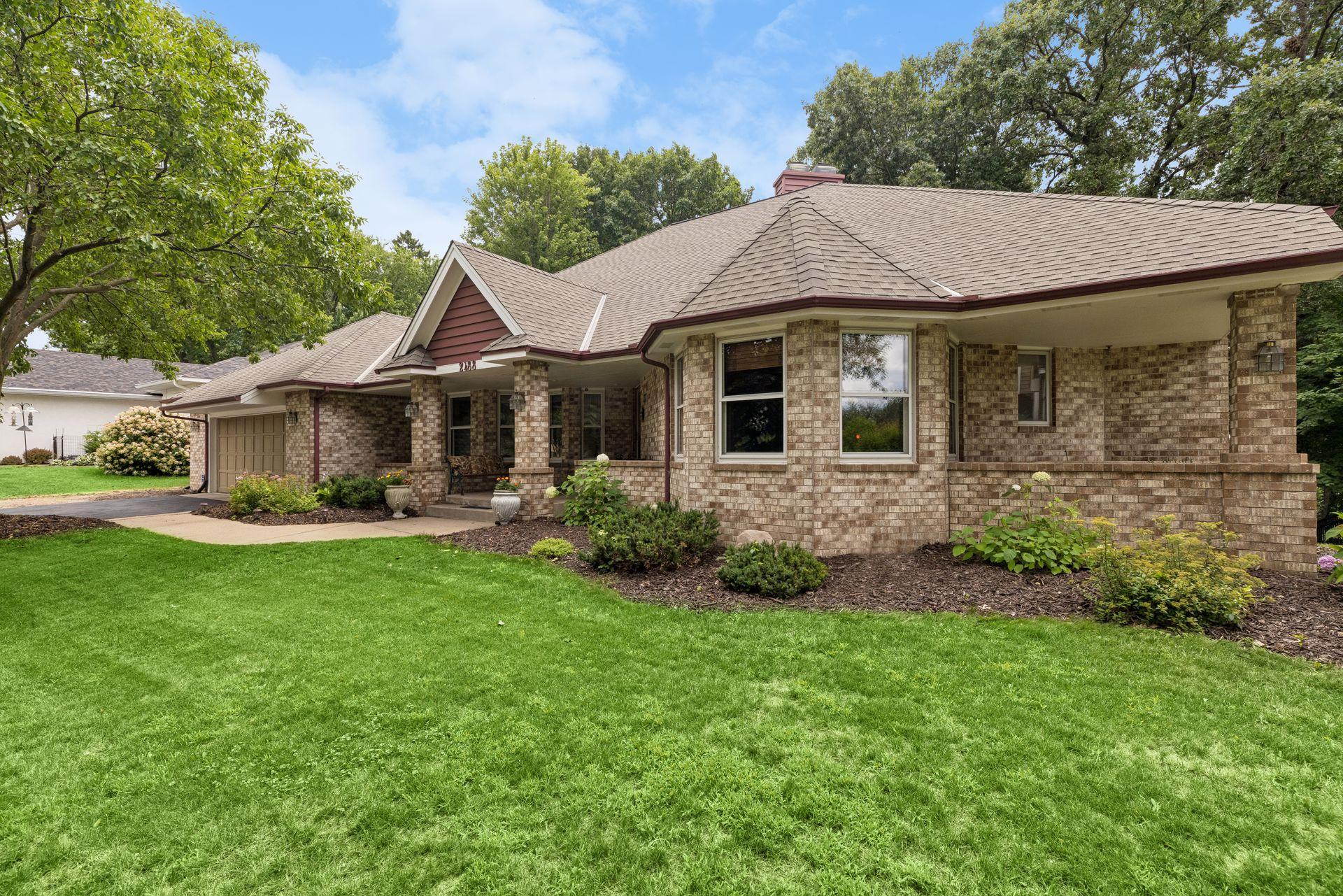 2488 Hillwood Drive E
