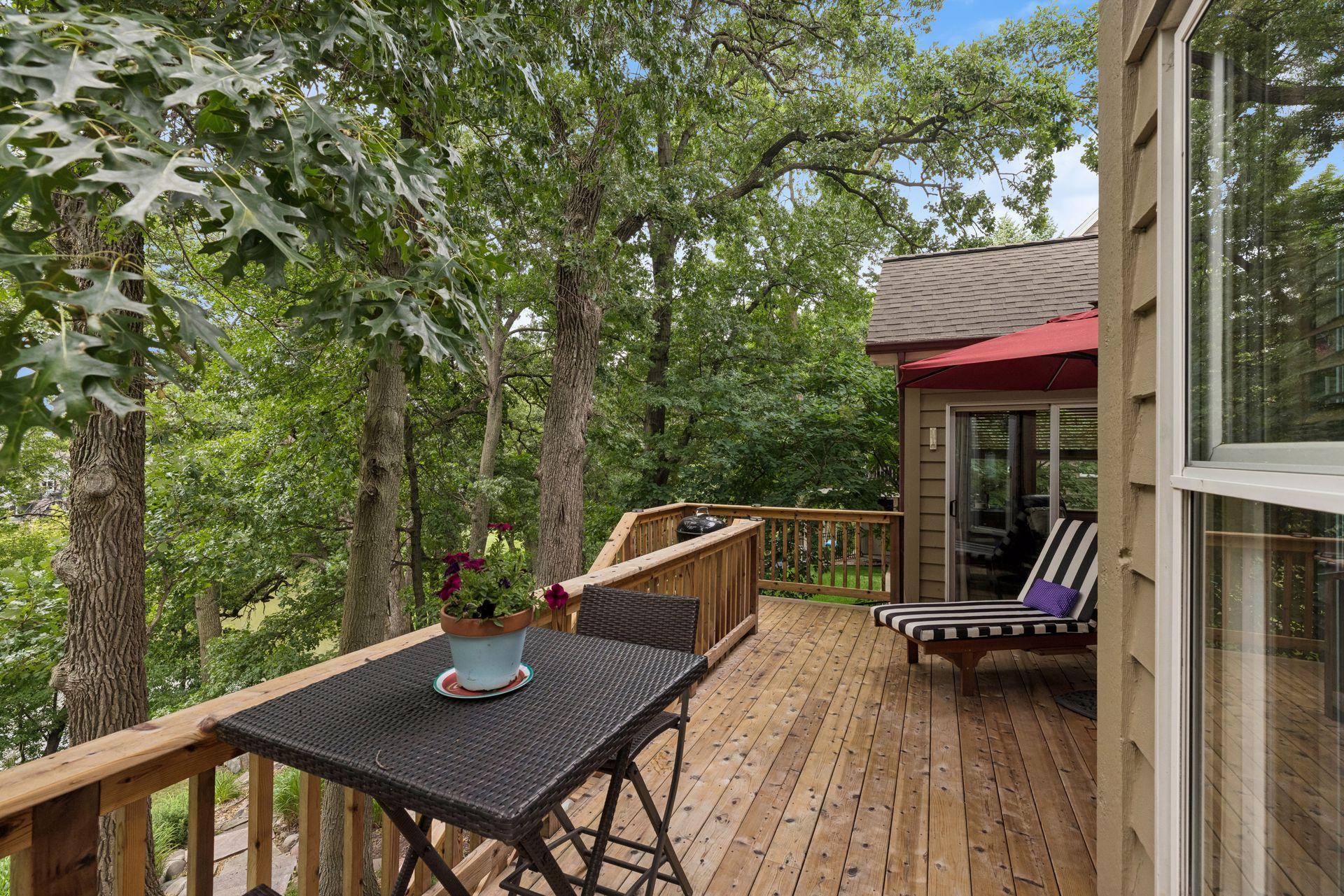 2488 Hillwood Drive E