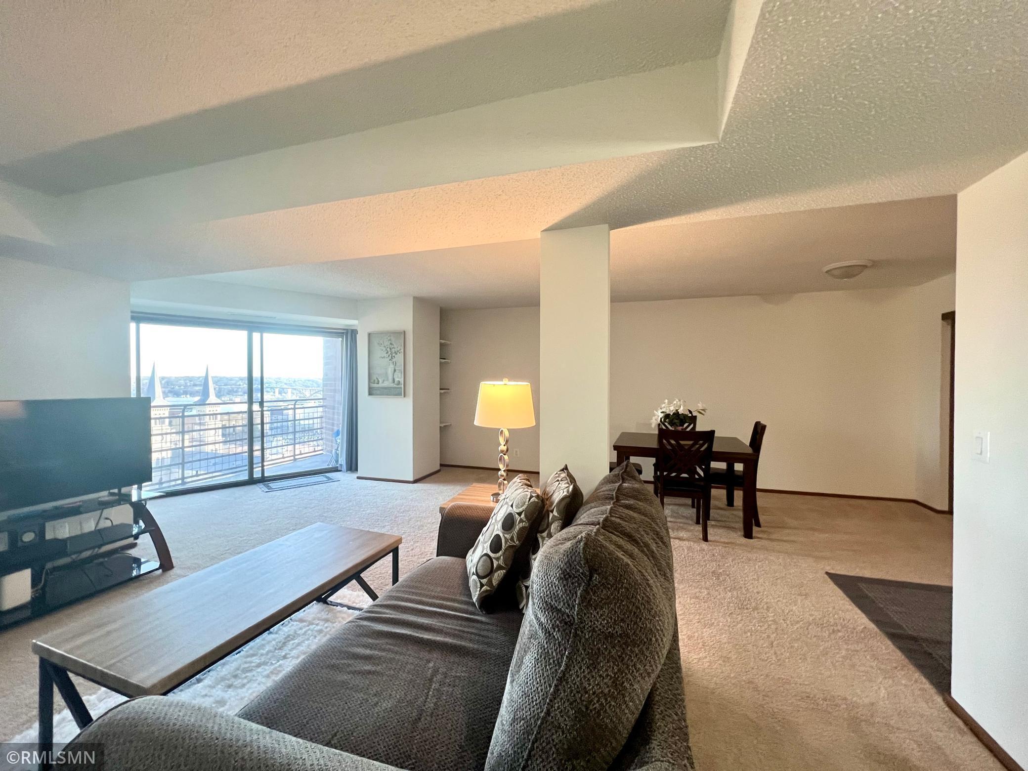 26 10th Street W 1807