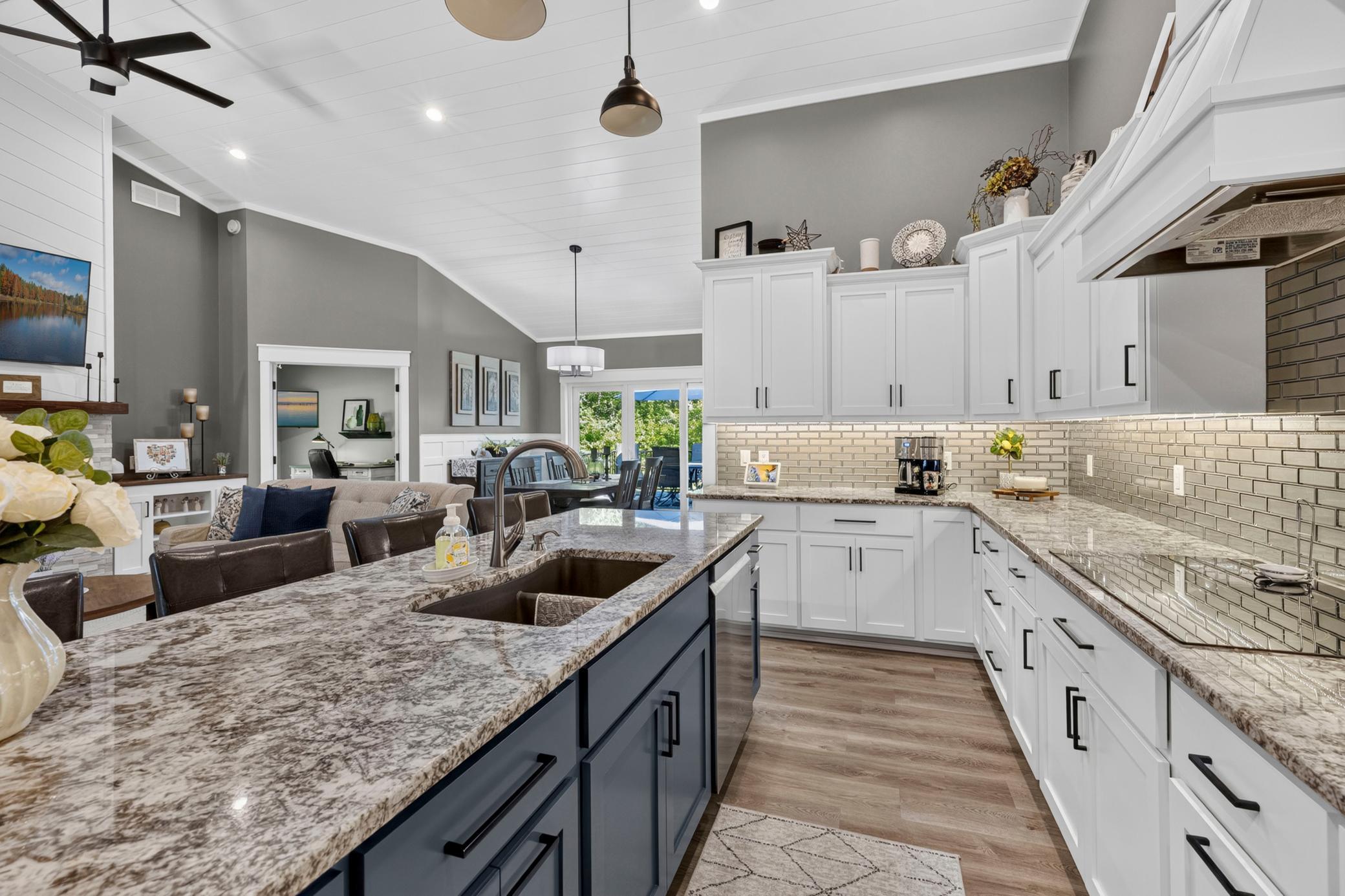 8296 Eagle Lane
