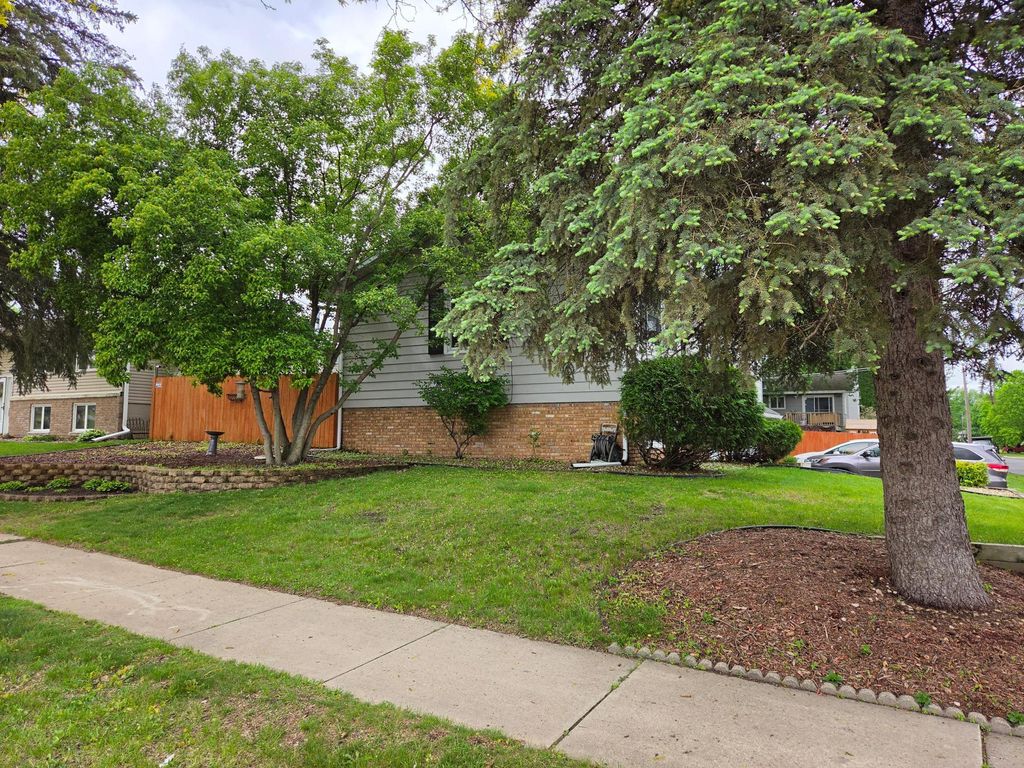 Photo of 338 27th Street NE, Rochester, MN 55906 (MLS # 7076156)