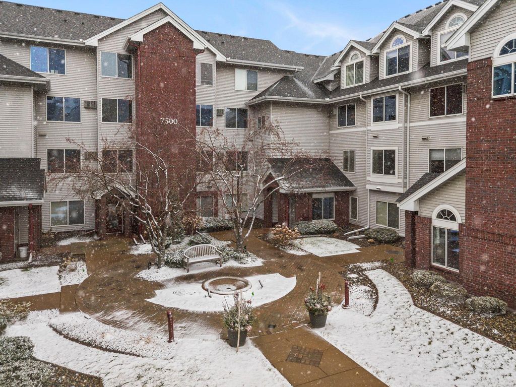 Photo of 7500 Edinborough Way #3308, Edina, MN 55435 (MLS # 7021362)