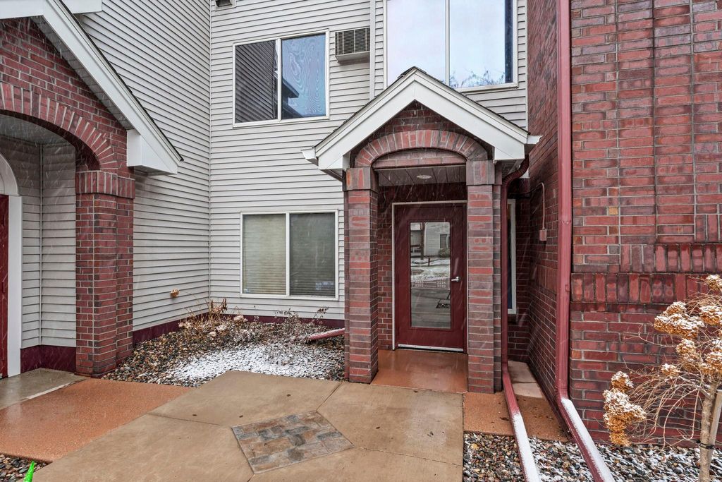 Photo of 7500 Edinborough Way #3308, Edina, MN 55435 (MLS # 7021362)