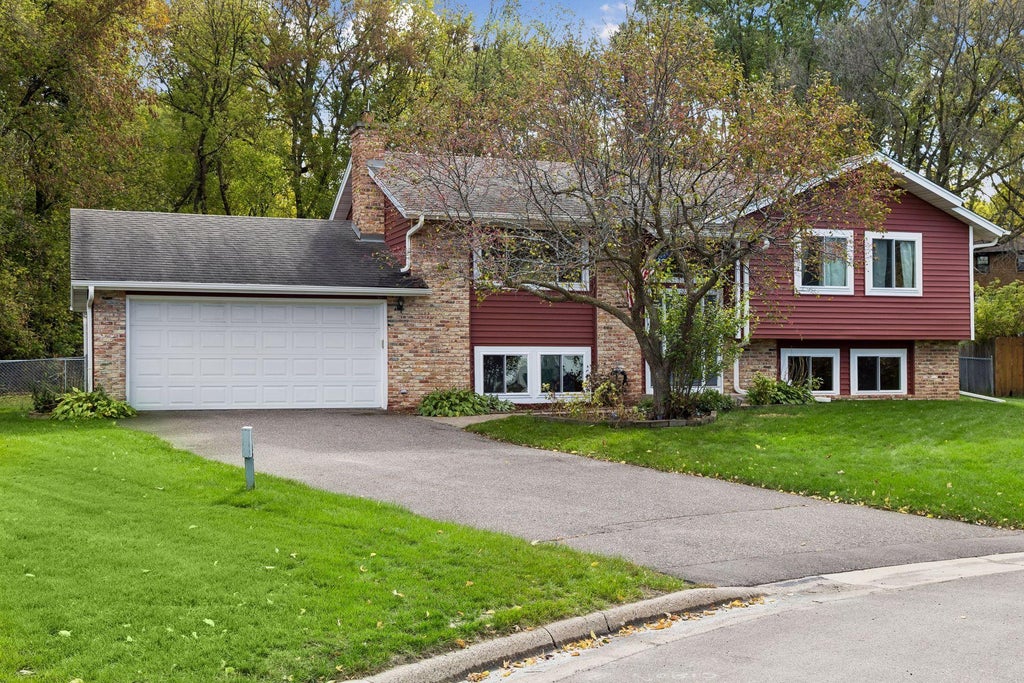Photo of 12313 Michelle Circle, Burnsville, MN 55337 (MLS # 7161298)