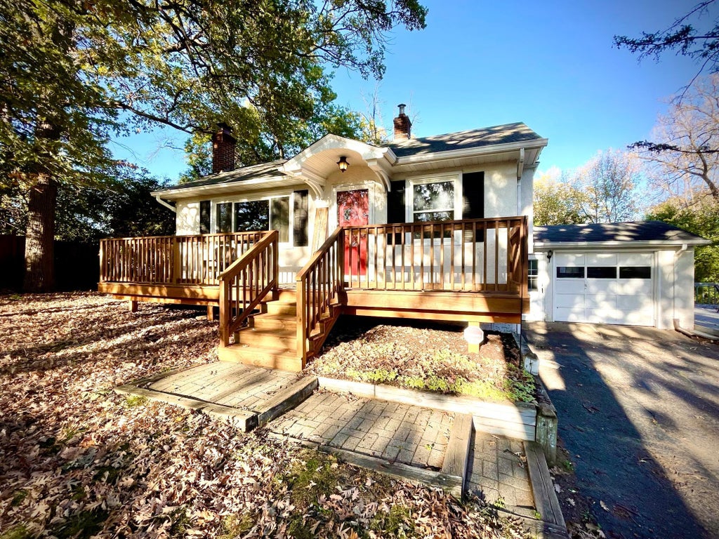 Photo of 6140 Saint Croix Avenue N, Golden Valley, MN 55422 (MLS # 7163450)