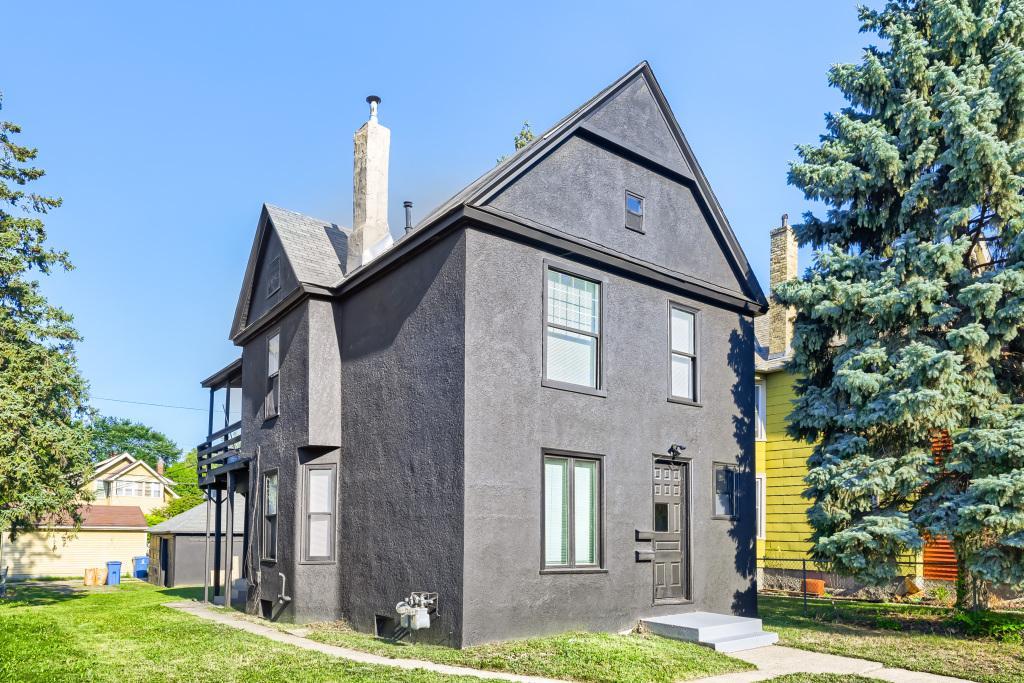 Photo of 2631 Girard Avenue N, Minneapolis, MN 55411 (MLS # 7151519)