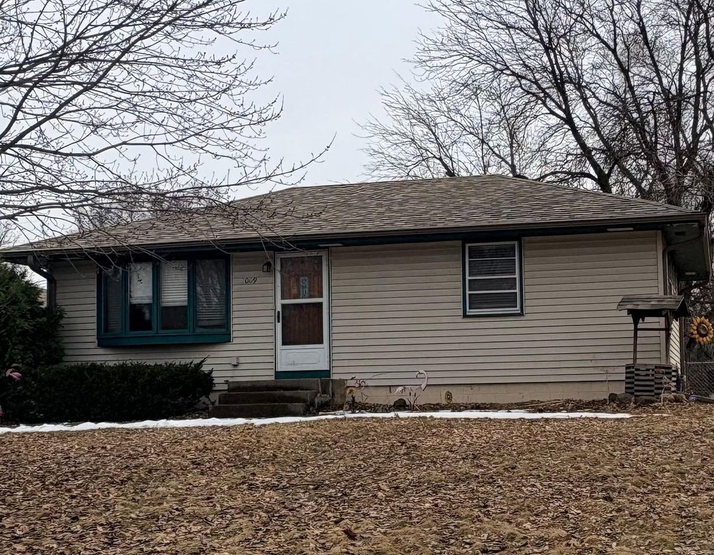 Photo of 1009 Sunkist Parkway, Brooklyn Park, MN 55444 (MLS # 7037038)