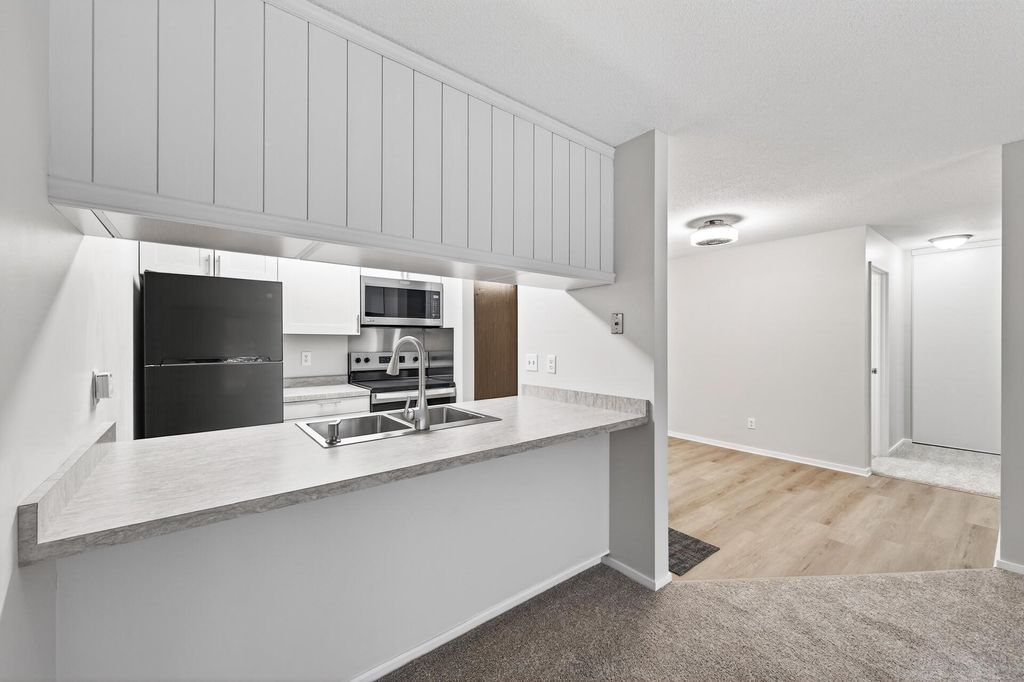 Photo of 2800 Hamline Avenue N #303, Roseville, MN 55113 (MLS # 7024664)