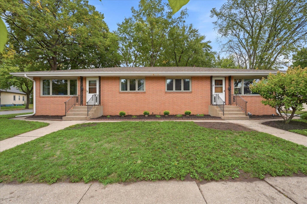 Photo of 625-627 Summer Street NE, Minneapolis, MN 55413 (MLS # 7110692)