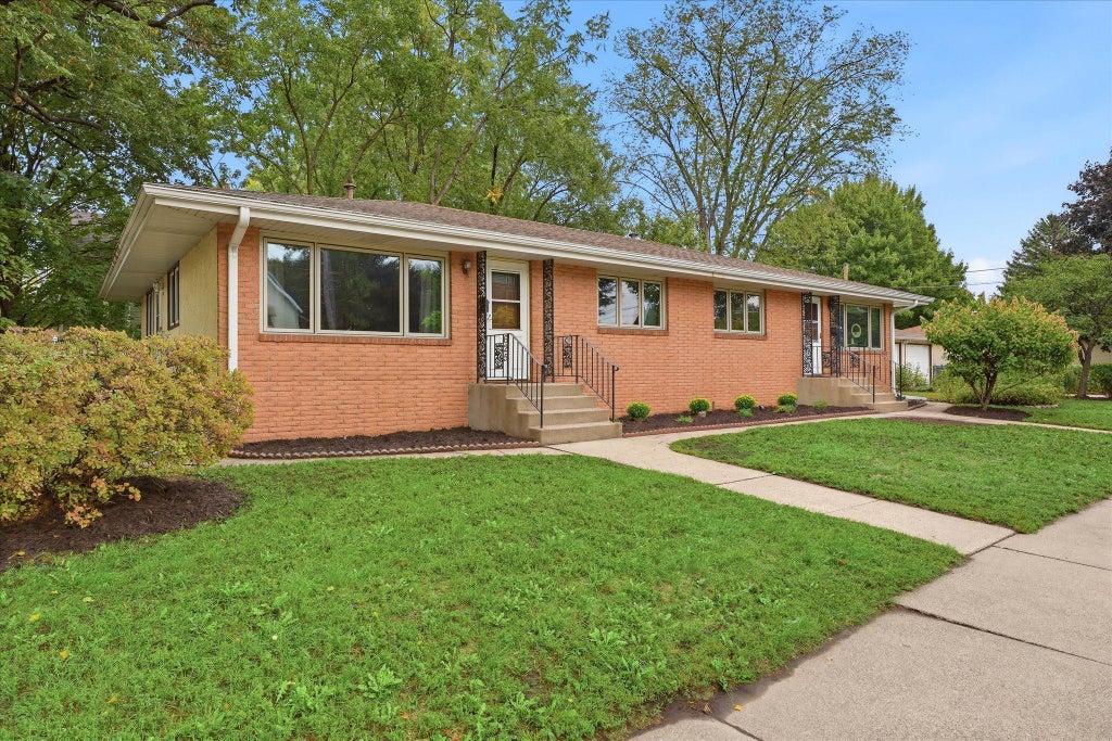 Photo of 625-627 Summer Street NE, Minneapolis, MN 55413 (MLS # 7110692)