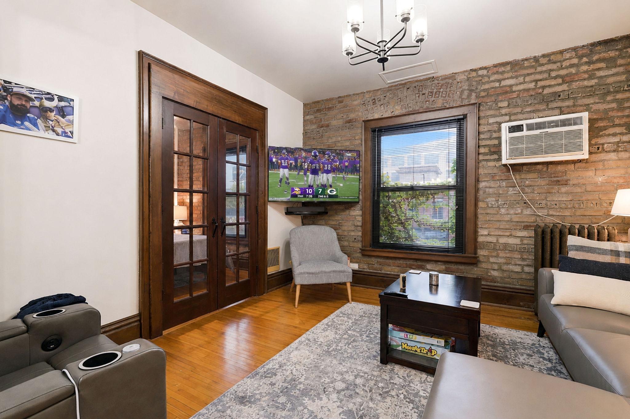 1204 Harmon Place 11