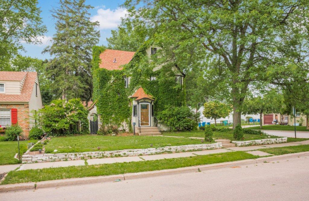 Photo of 2657 Zenith Avenue N, Robbinsdale, MN 55422 (MLS # 7042240)