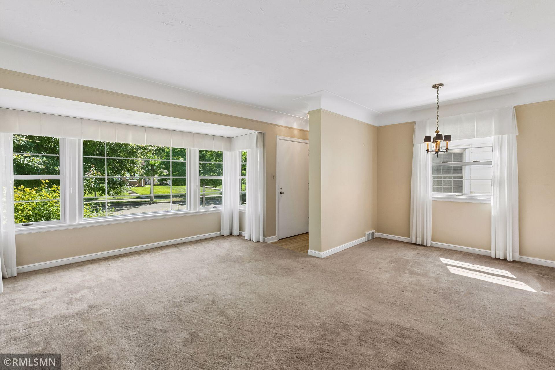 2133 Highland Parkway