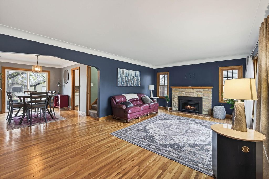 Photo of 911 Montana Avenue W, Saint Paul, MN 55117 (MLS # 6819850)