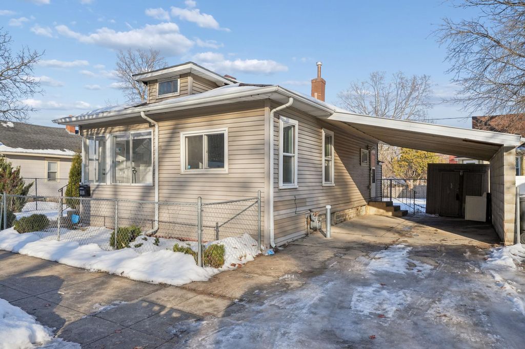 Photo of 1008 Lowry Avenue N, Minneapolis, MN 55411 (MLS # 7038491)