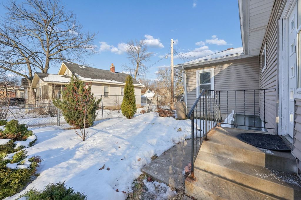 Photo of 1008 Lowry Avenue N, Minneapolis, MN 55411 (MLS # 7038491)
