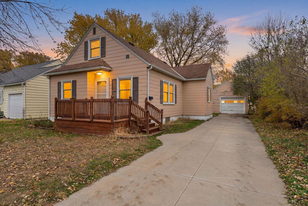 Photo of 1605 6th Street SE, Austin, MN 55912 (MLS # 7006709)