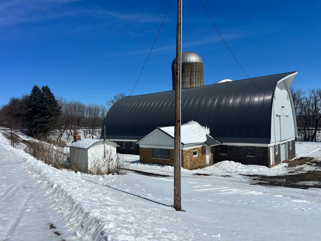 Photo of 48050 Old River Bluff Road, Saint Peter, MN 56082 (MLS # 7039065)