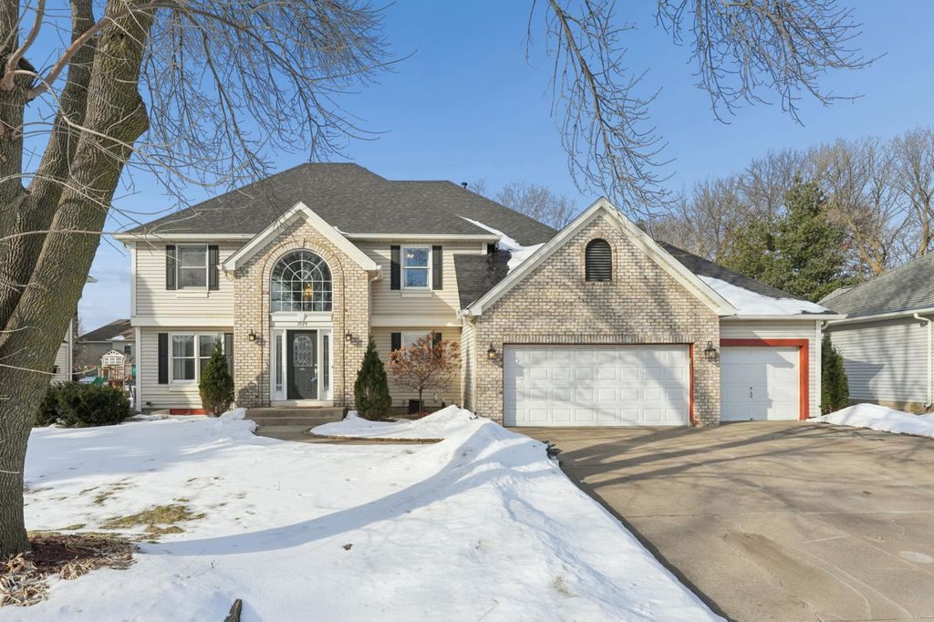 Photo of 1024 Tamberwood Trail, Woodbury, MN 55125 (MLS # 7017599)