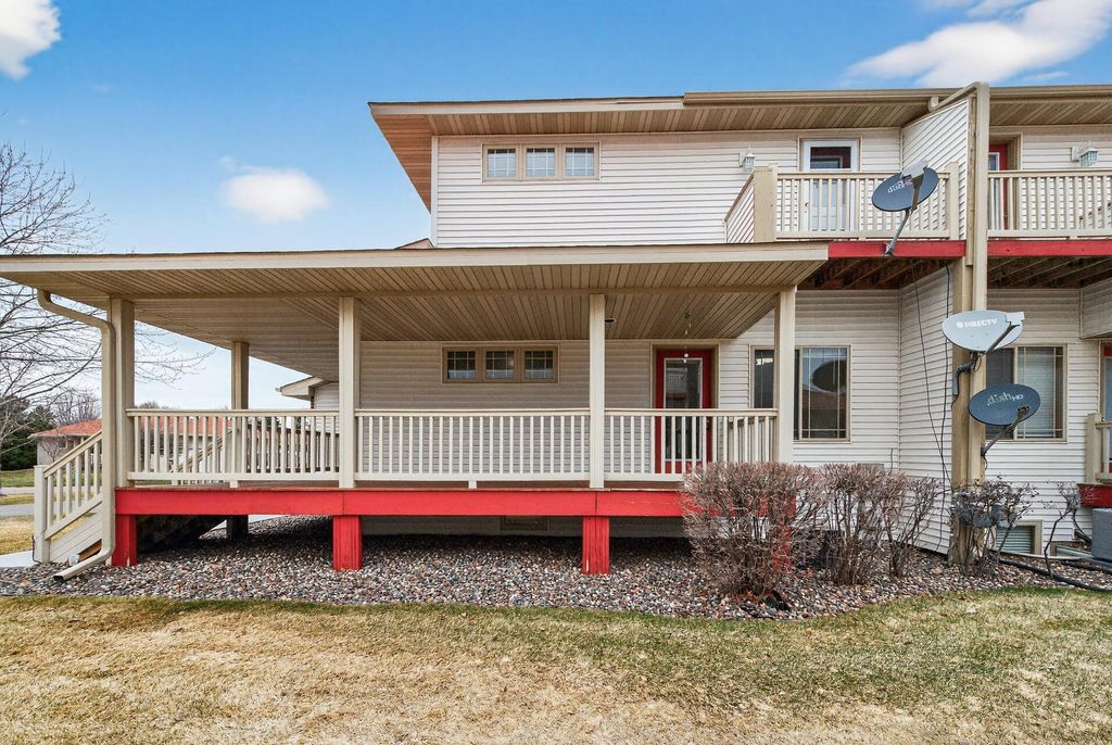 Photo of 8635 Tessman Circle N, Brooklyn Park, MN 55445 (MLS # 7026333)