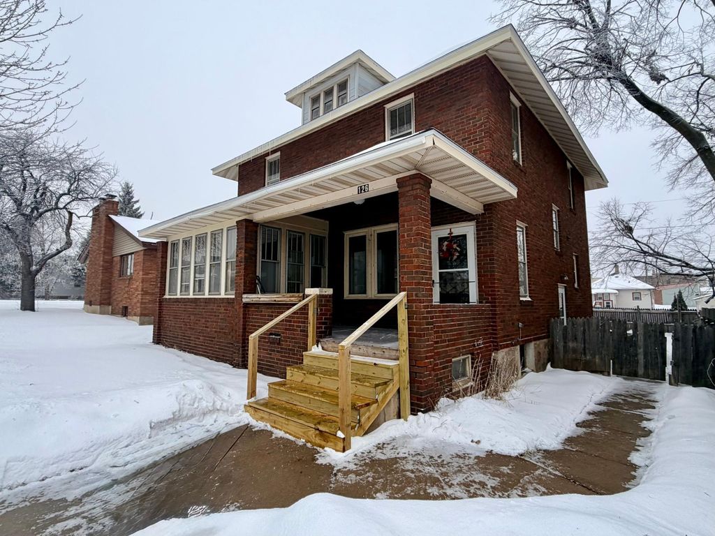 Photo of 126 2nd Street SW, Chisholm, MN 55719 (MLS # 7005126)