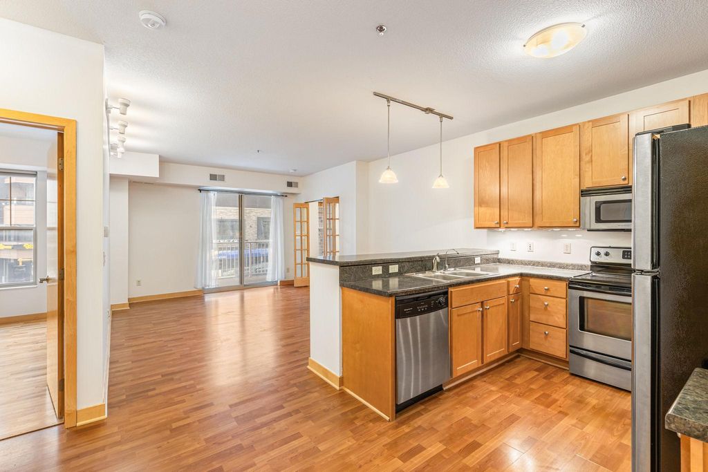 Photo of 2900 University Avenue SE #211, Minneapolis, MN 55414 (MLS # 7002940)