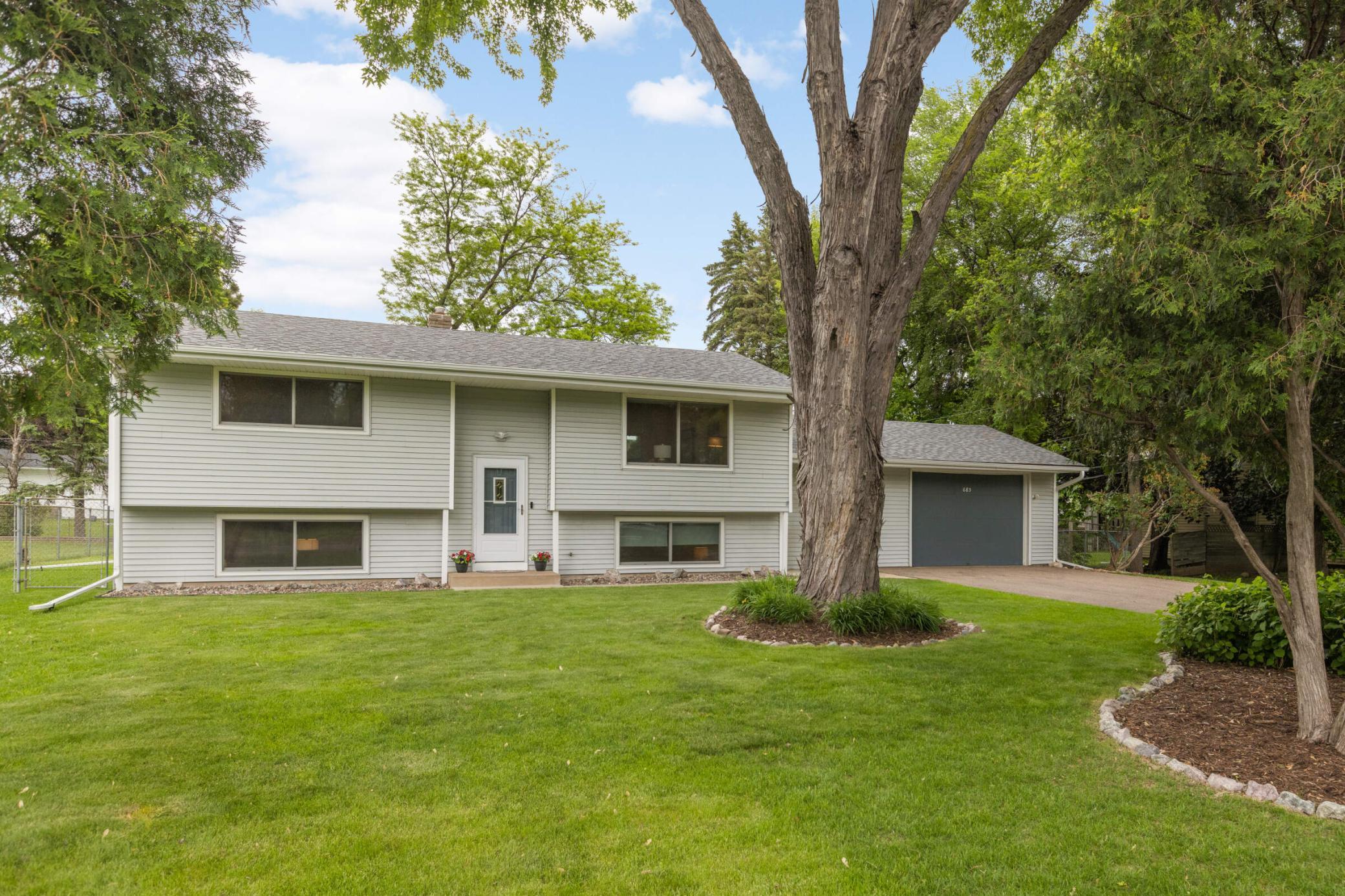 685 County Road C W