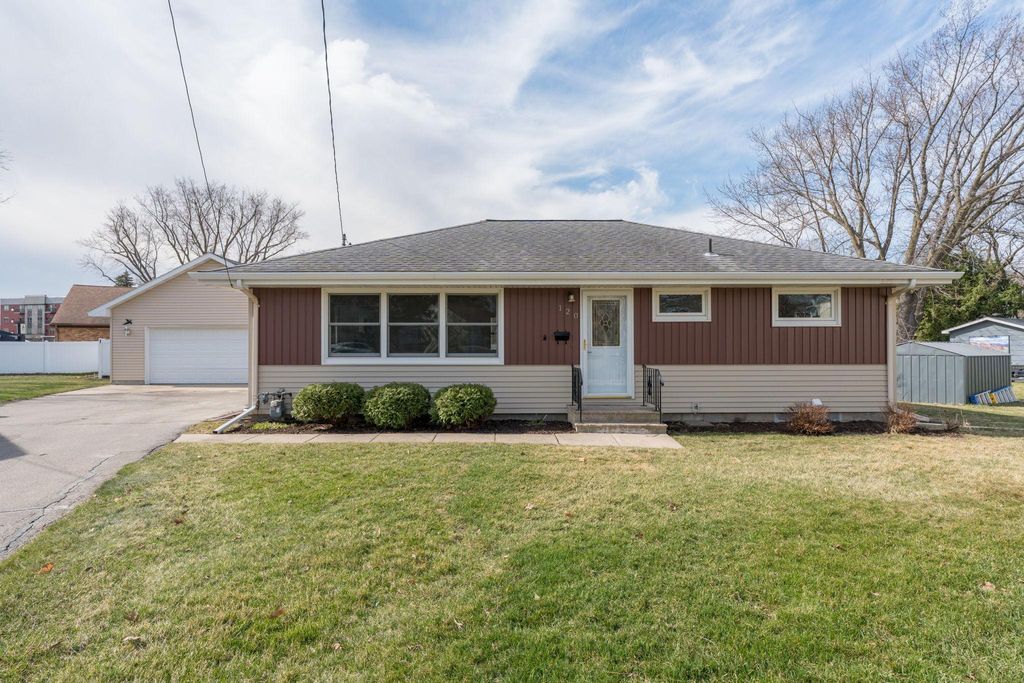 Photo of 120 Wilson Way, Mankato, MN 56001 (MLS # 7046870)