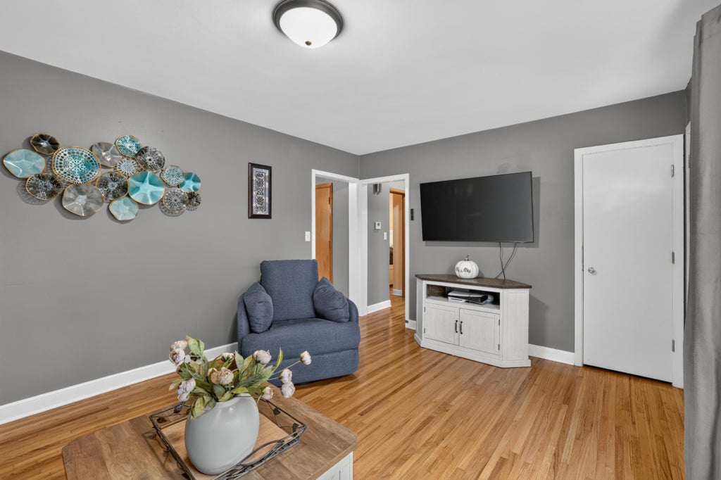 Photo of 905 9th Avenue NW, Rochester, MN 55901 (MLS # 7165483)