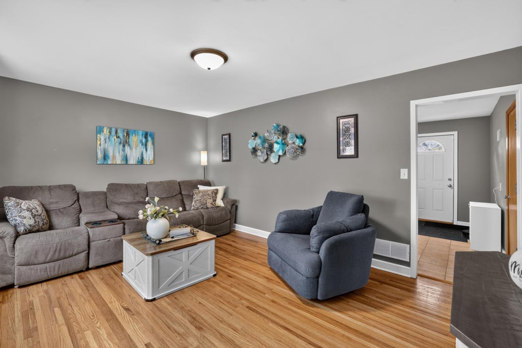 Photo of 905 9th Avenue NW, Rochester, MN 55901 (MLS # 7165483)