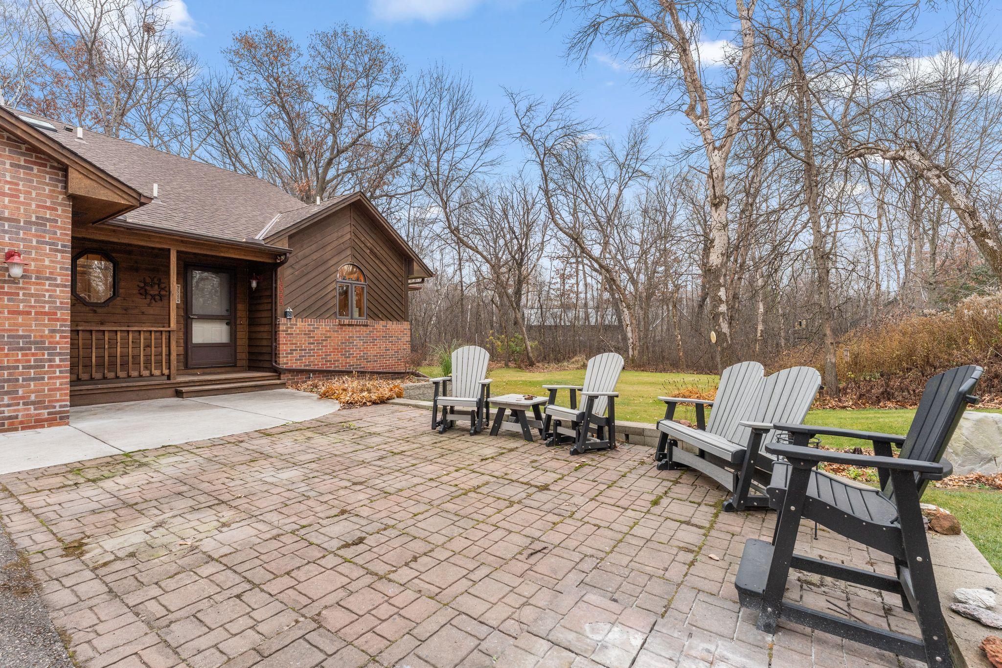 18555 Forest Boulevard N