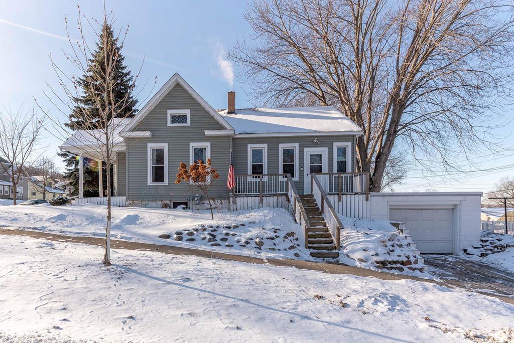 Photo of 630 N 5th Street, Mankato, MN 56001 (MLS # 7017680)