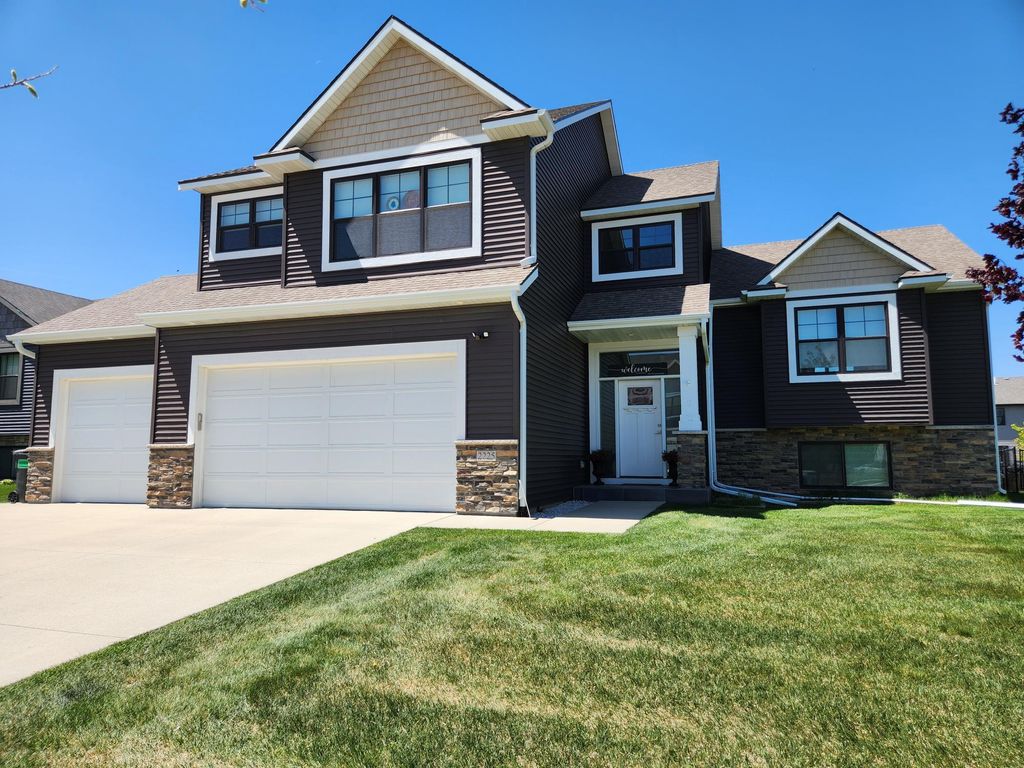 Photo of 2225 Phoenix Road SW, Rochester, MN 55902 (MLS # 7074890)
