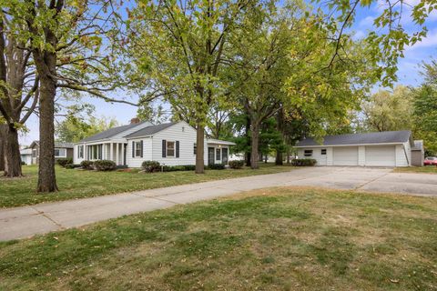 Photo of 525 Bluff Street NE, Hutchinson, MN 55350 (MLS # 6786903)