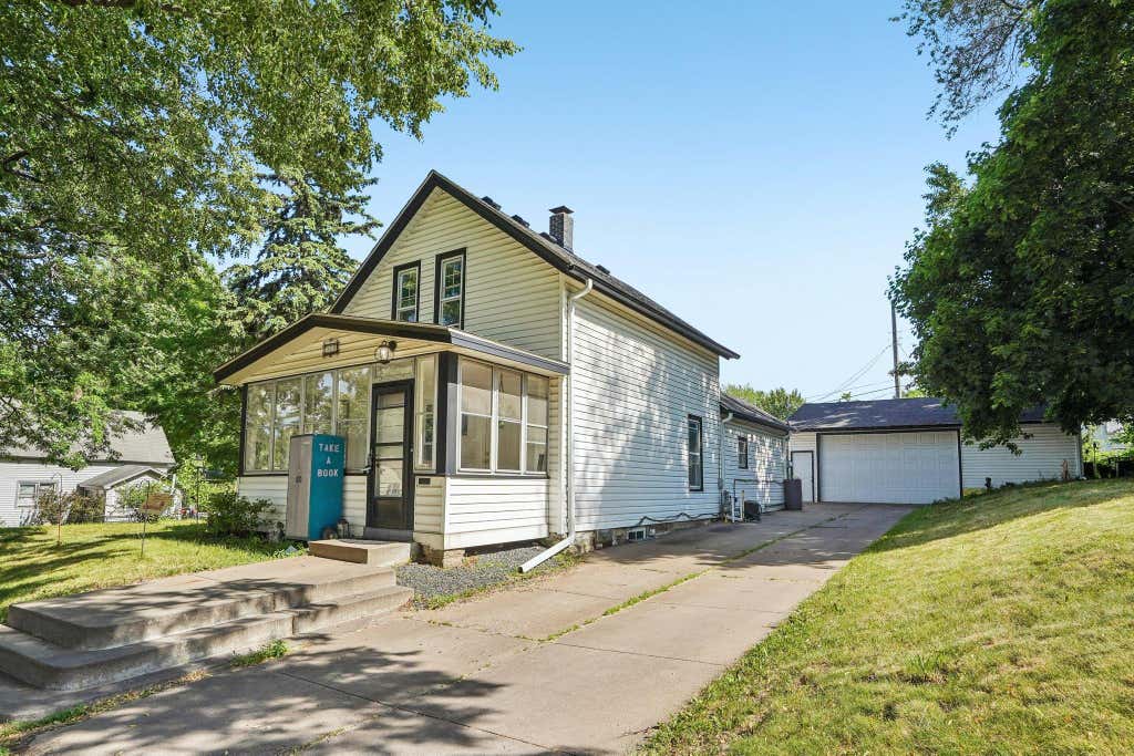 Photo of 302 Wyoming Street E, Saint Paul, MN 55107 (MLS # 7090915)