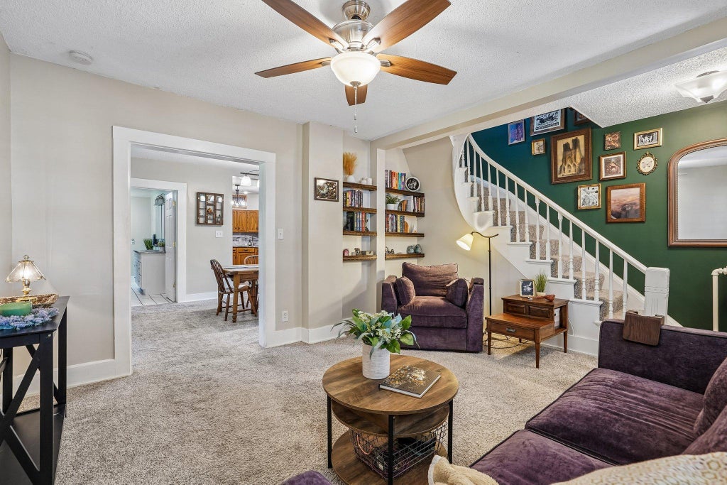 Photo of 302 Wyoming Street E, Saint Paul, MN 55107 (MLS # 7090915)