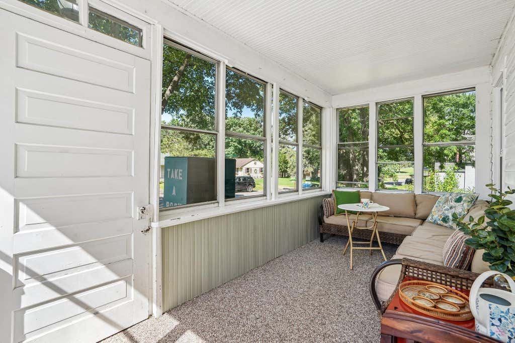 Photo of 302 Wyoming Street E, Saint Paul, MN 55107 (MLS # 7090915)